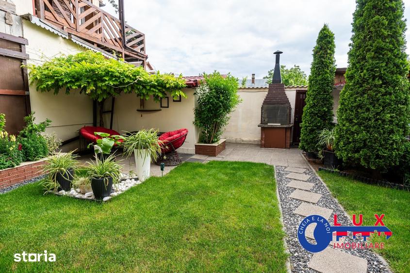 Casă cu 7 camere cu Teren 275 Mp în Central