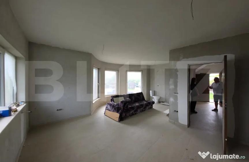Casă cu 5 camere cu Teren 2700 Mp în Central