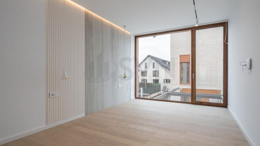 Casă cu 5 camere cu Teren 425 Mp în Floreasca