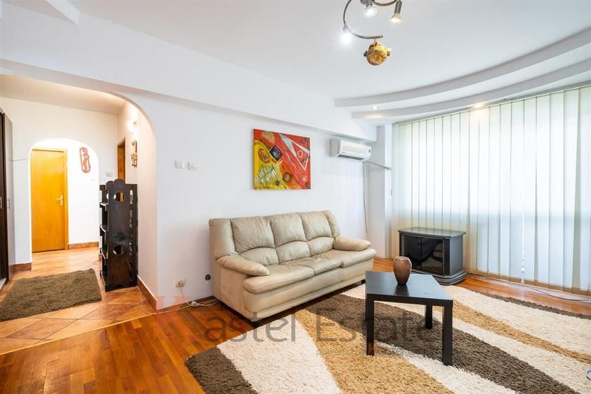 Apartament cu 3 camere semidecomandat, mobilat în Titan