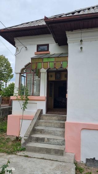 Casă cu 5 camere cu Teren 1500 Mp în Domnești