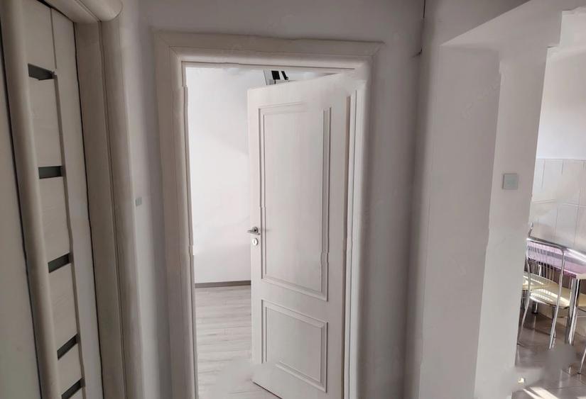 Apartament cu 3 camere semidecomandat, mobilat în Titan