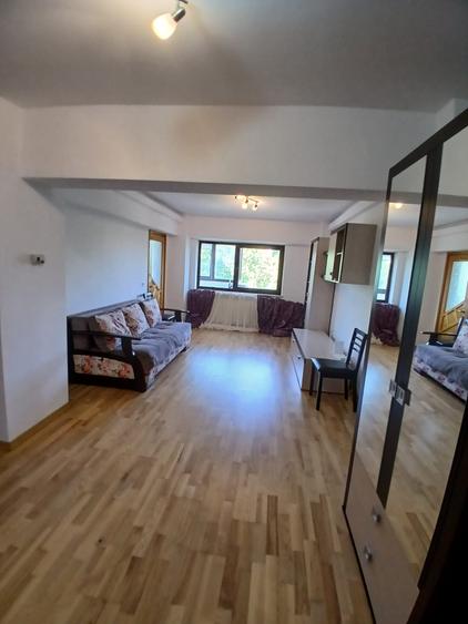 2 camere, Ultracentral - 1