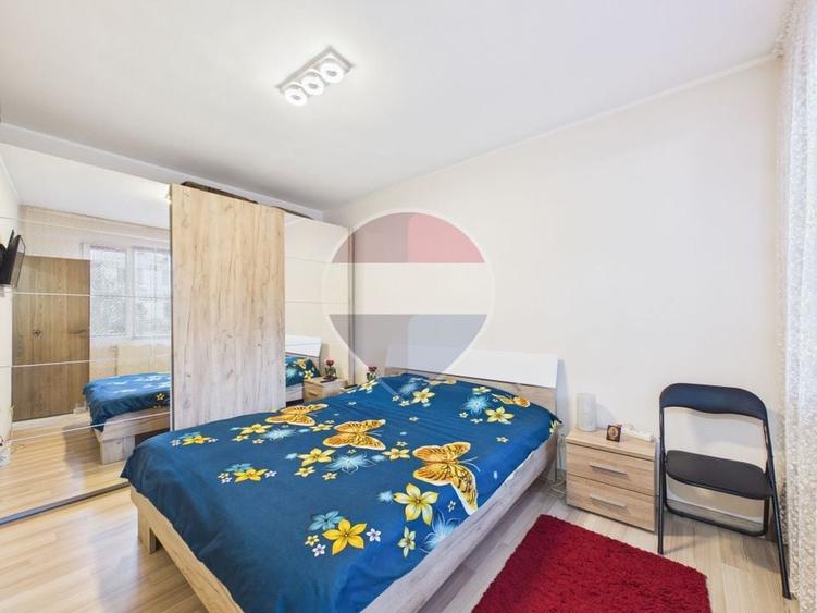 Apartament cu 3 camere semidecomandat în Rahova