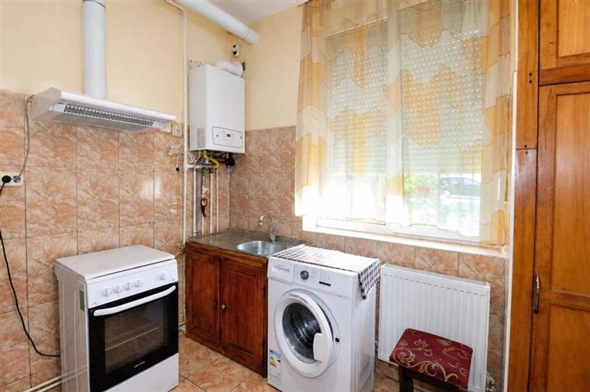 Apartament cu 2 camere nedecomandat, mobilat în Tractorul