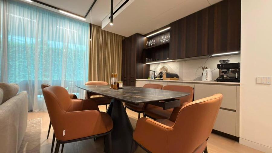 Apartament cu 4 camere semidecomandat în Dorobanți