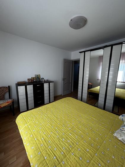 Apartament cu 3 camere decomandat, mobilat în Central