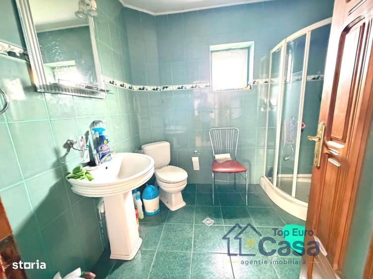 Casă cu 4 camere cu Teren 1676 Mp în Central