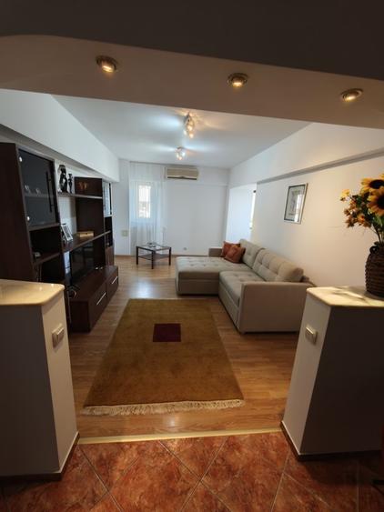 Apartament cu 3 camere decomandat, mobilat în Parcul Circului
