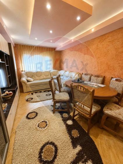 Apartament cu 3 camere decomandat în Central