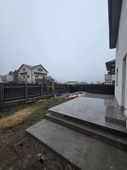 Duplex cu 4 camere cu Canalizare în Central
