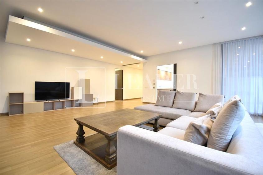 Apartament cu 4 camere decomandat în Primăverii