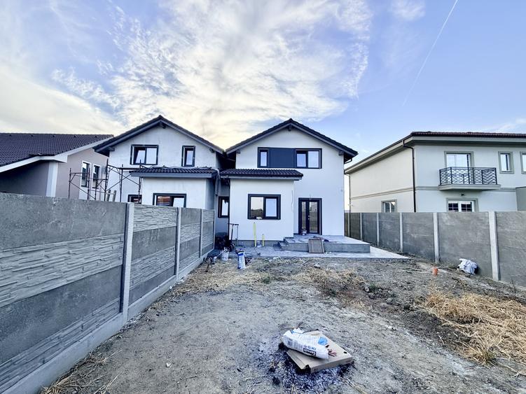 Duplex cu 4 camere cu Teren 275 Mp în Urseni