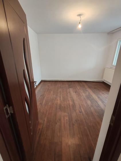 Apartament cu 2 camere decomandat în Adjud