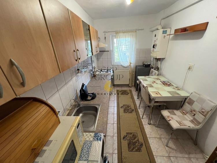 Apartament cu 3 camere decomandat, mobilat în Central