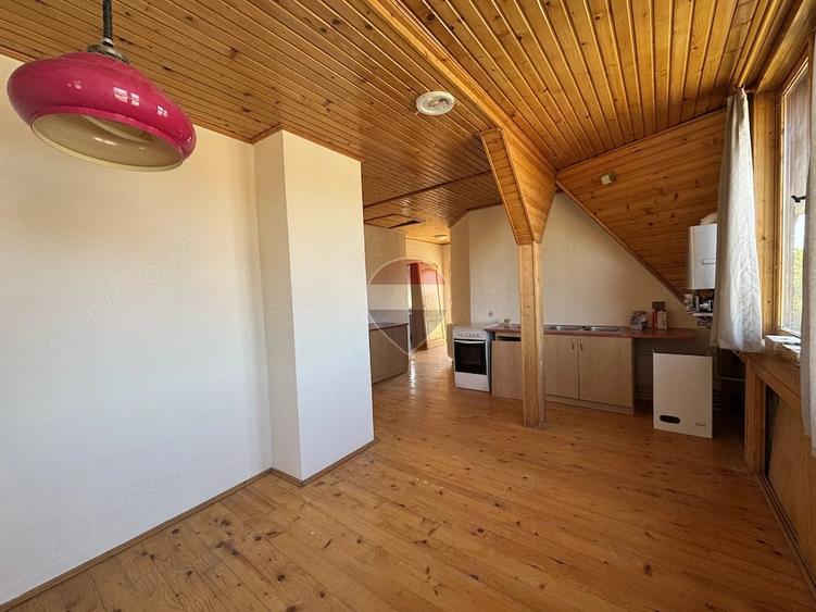 Casă cu 6 camere cu Teren 500 Mp în Est