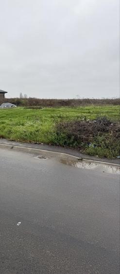 Teren de 815 mp, în Chercea