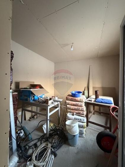 Casă cu 3 camere cu Teren 1179 Mp în Fierbinți-Târg