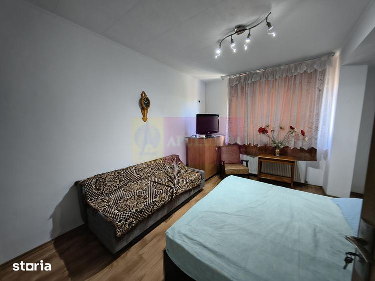 Casă cu 7 camere cu Teren 280 Mp în Rahova