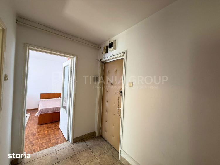 Apartament cu 3 camere semidecomandat în Astra
