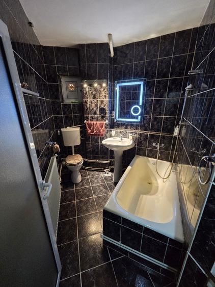 Apartament cu 3 camere decomandat în 9 Mai