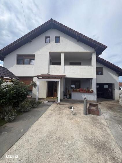 Casă cu 6 camere cu Teren 486 Mp în Recea