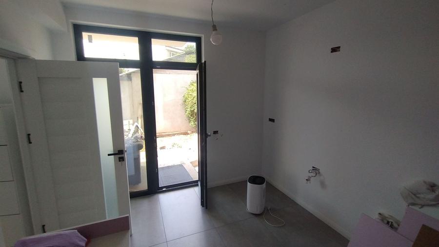 Casă cu 7 camere cu Canalizare în Inel II