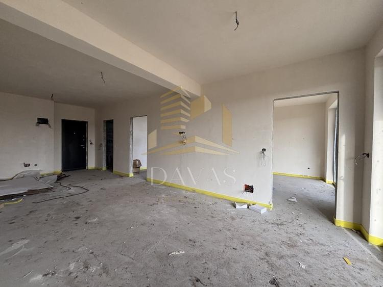 Apartament cu 3 camere semidecomandat în Baciu
