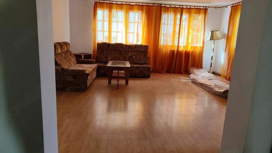 Apartament cu 3 camere semidecomandat în Ozana