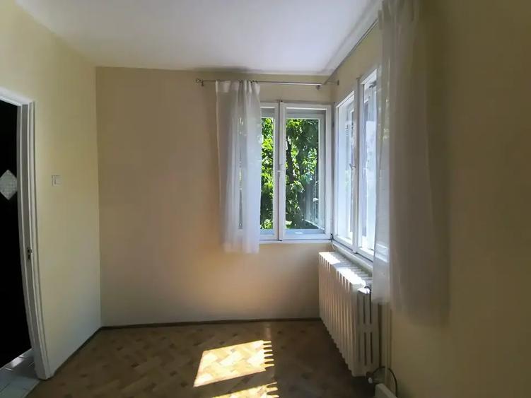 Apartament cu 6 camere decomandat în Domenii