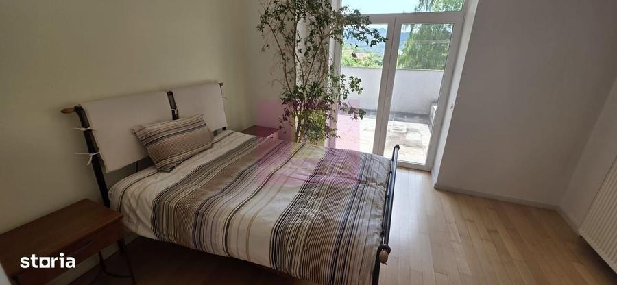 Casă cu 4 camere în Central