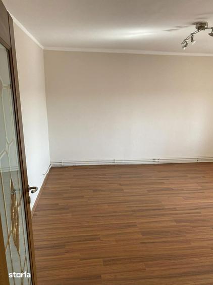 Apartament cu 3 camere decomandat în Micro 16