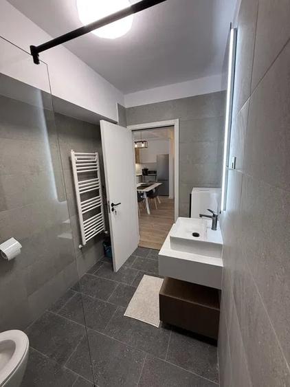 Apartament cu 2 camere semidecomandat, mobilat în Florești
