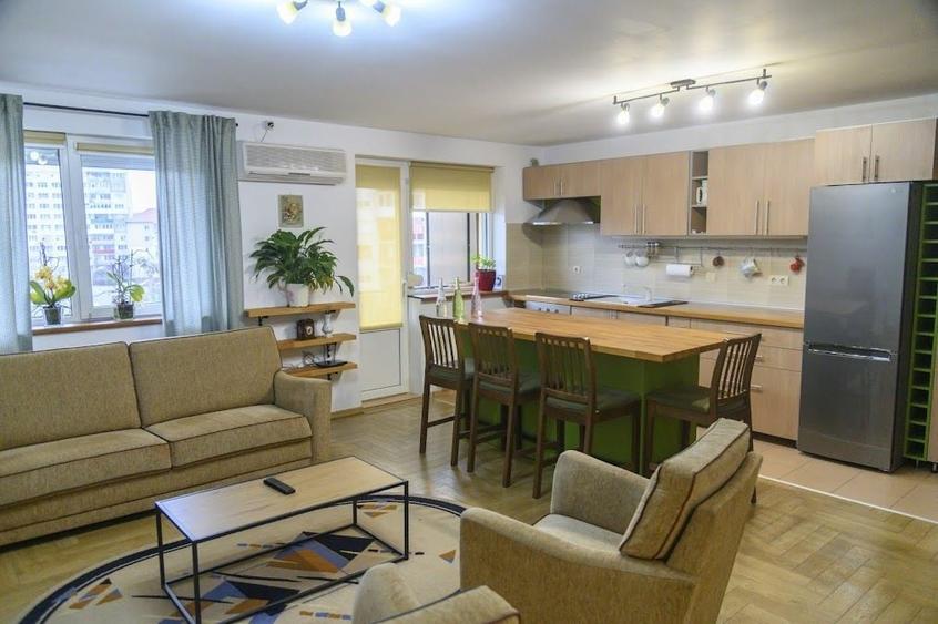 Apartament cu 3 camere semidecomandat, mobilat în Hipodrom 4