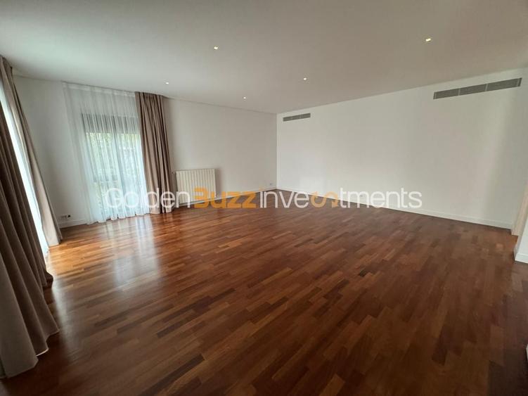 Apartament cu 4 camere decomandat în Băneasa