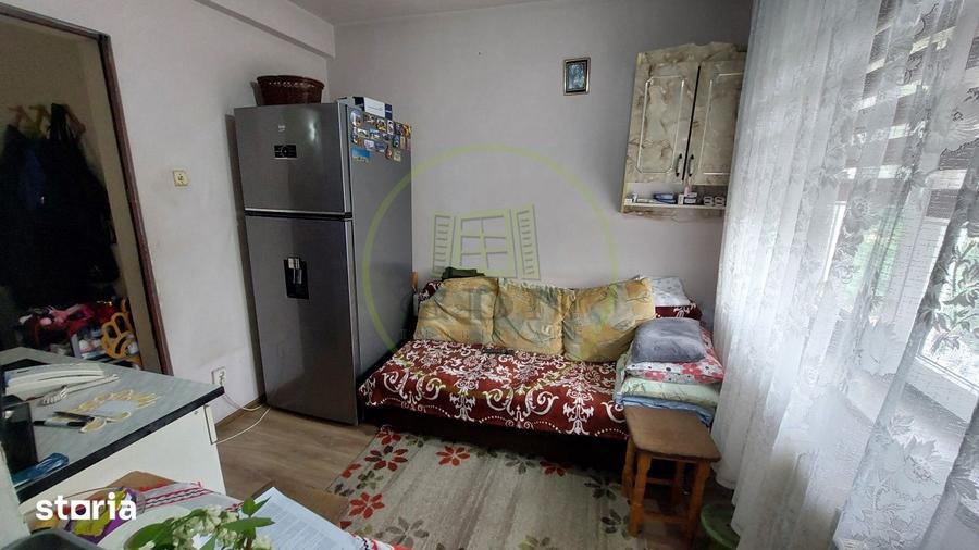 Apartament cu 3 camere semidecomandat, mobilat în Valea Rosie