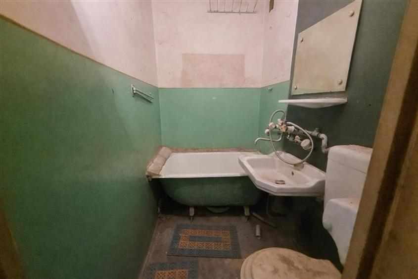 Apartament cu 2 camere semidecomandat în Florilor