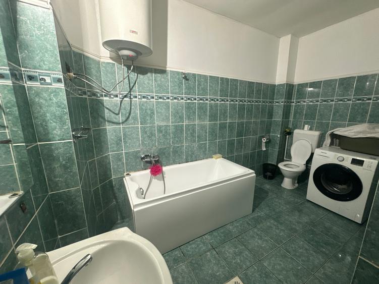 Apartament cu 7 camere decomandat în P-ța Unirii