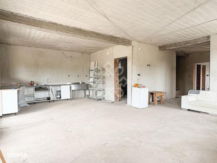 Casă cu 4 camere în Sântandrei