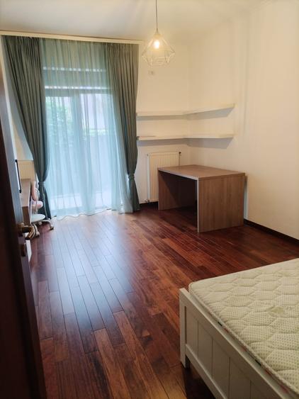Apartament cu 3 camere semidecomandat în Bucureștii Noi