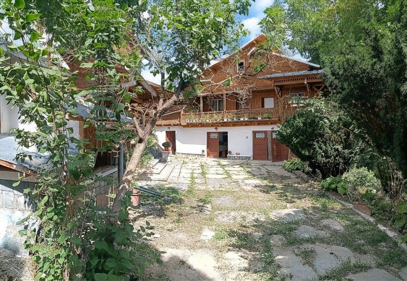 Casă cu 10 camere cu Canalizare în Breaza