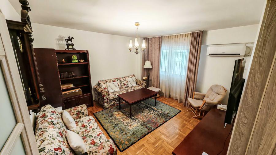 Apartament cu 3 camere decomandat în Baba Novac