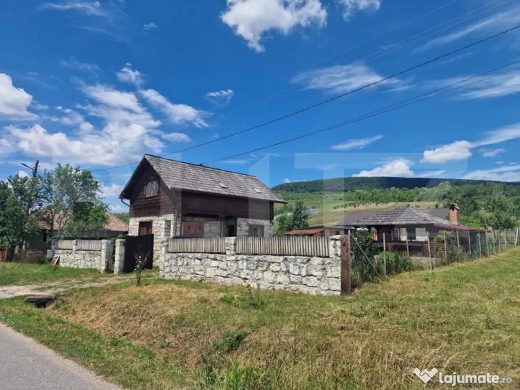 Casă cu 3 camere cu Teren 3300 Mp în Bonț