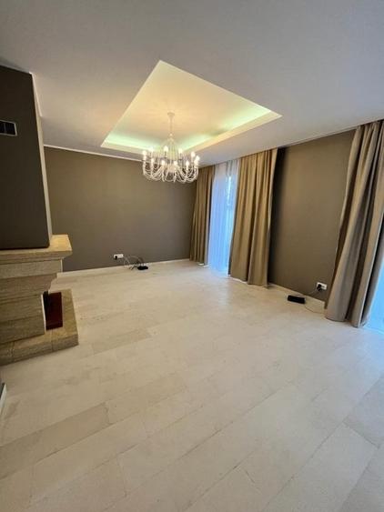 Duplex cu 7 camere cu Canalizare în Nord-Est