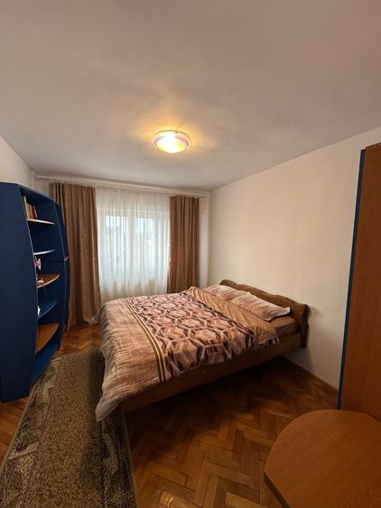Apartament cu 3 camere decomandat în Exterior Vest