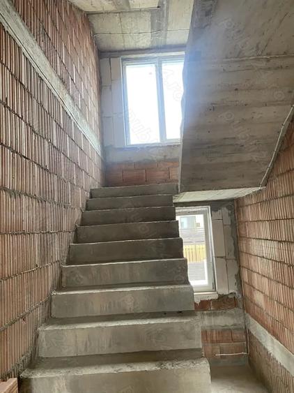 Zona Braytim, BLOC NOU, apartament 3 camere decomandat, etaj 1, 70 mp utili, pre? 2100 euro mp - 2