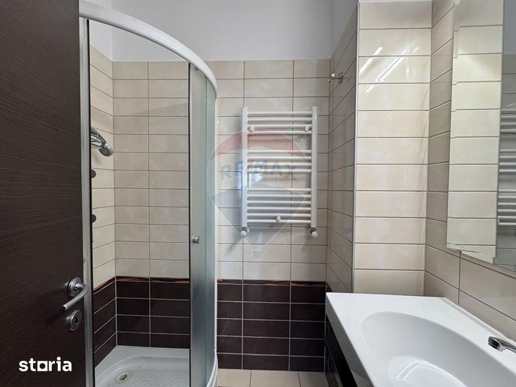Apartament cu 3 camere, mobilat în Văcăresti
