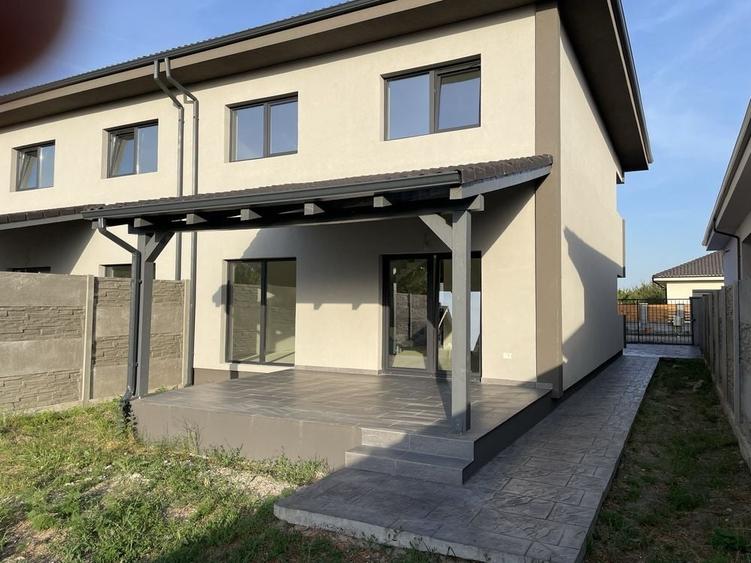 Casă cu 4 camere în Moșnița Nouă