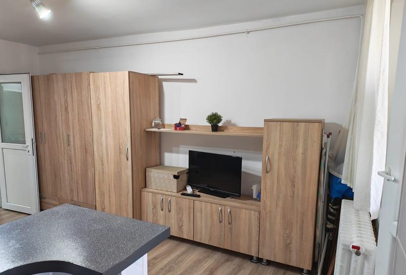 Garsonieră semidecomandată în Teiul Doamnei