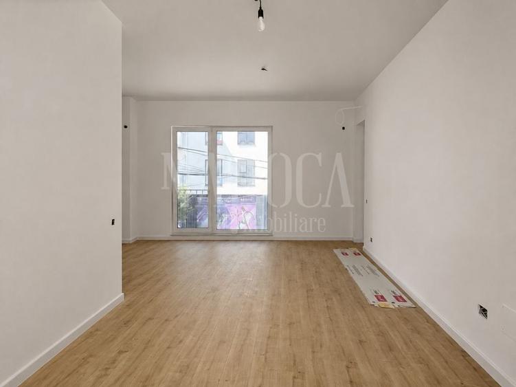 Apartament cu 4 camere semidecomandat în Central